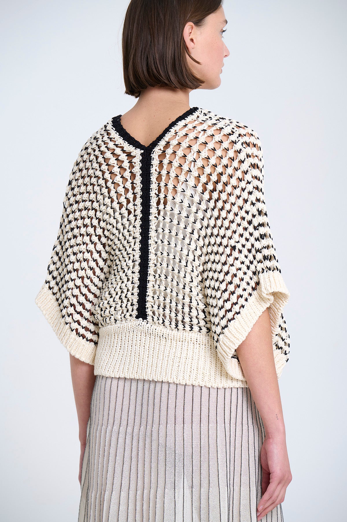 KNITTED DEEP V-NECK VEST UNIC