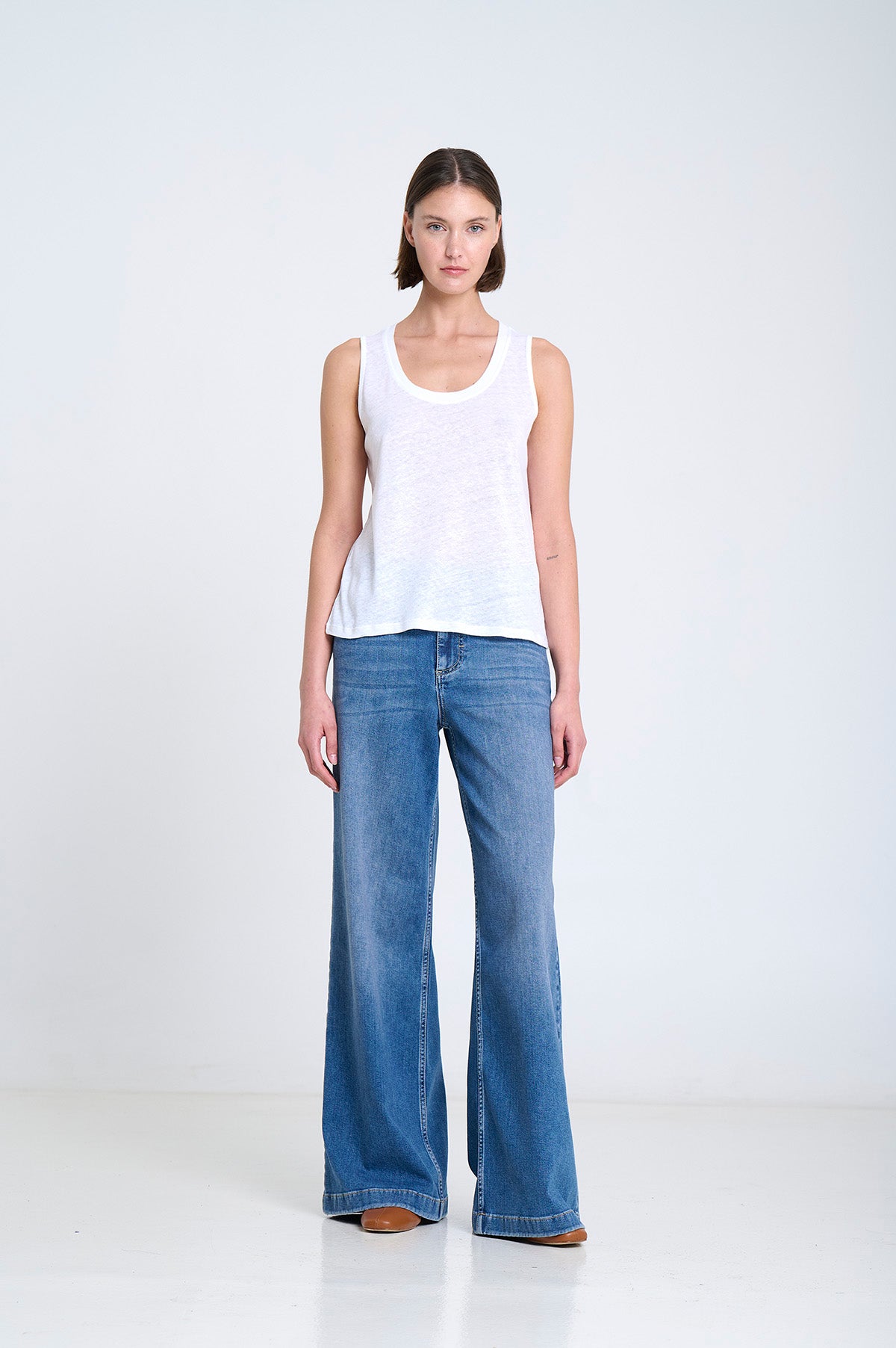 KNITTED SINGLET TOP IN WHITE