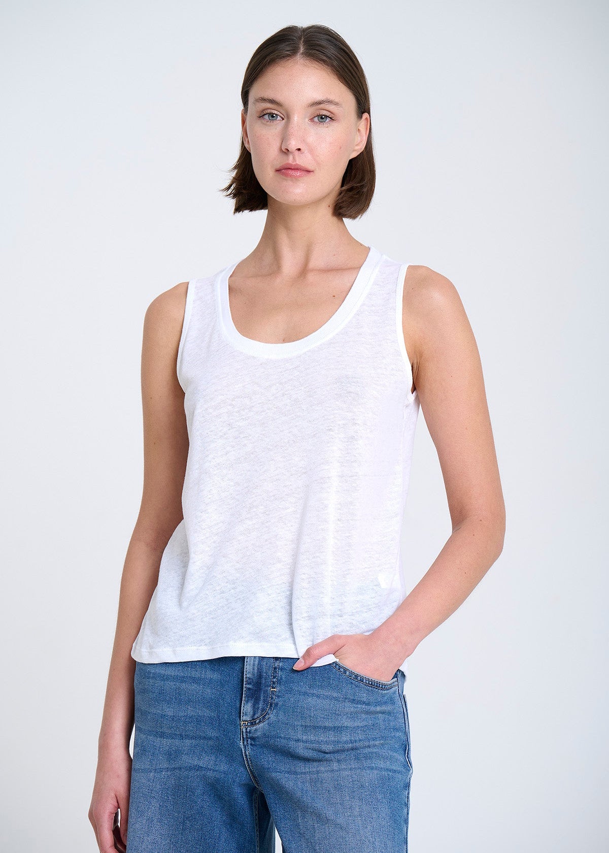 KNITTED SINGLET TOP IN WHITE