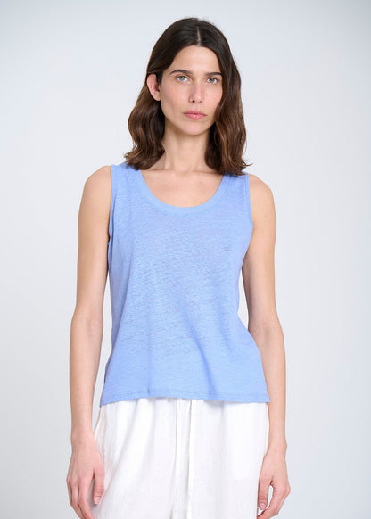 KNITTED SINGLET TOP IN BLUE SKY