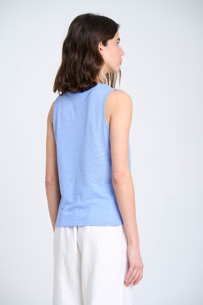 KNITTED SINGLET TOP IN BLUE SKY
