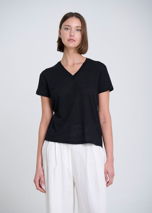 V-NECK KNITTED T-SHIRT IN BLACK