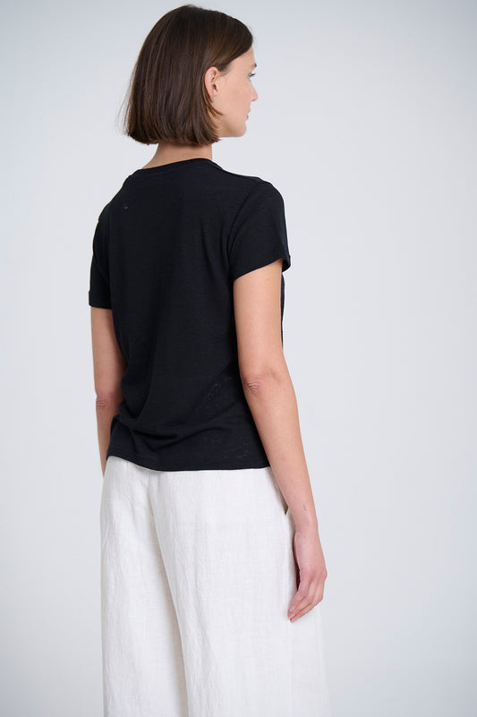 V-NECK KNITTED T-SHIRT IN BLACK