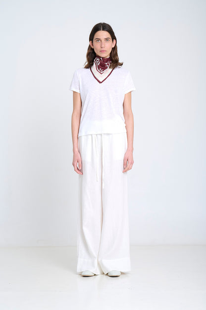 V-NECK KNITTED T-SHIRT IN WHITE