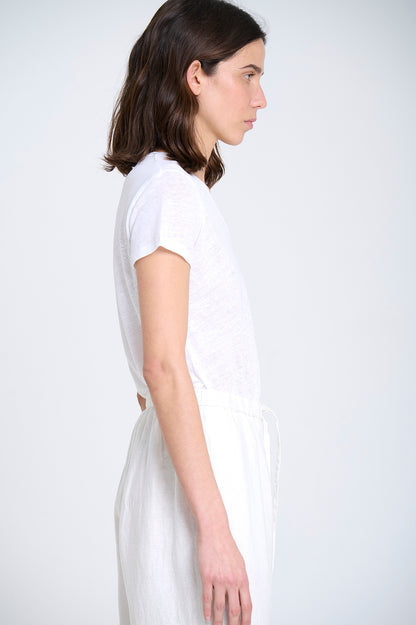 V-NECK KNITTED T-SHIRT IN WHITE