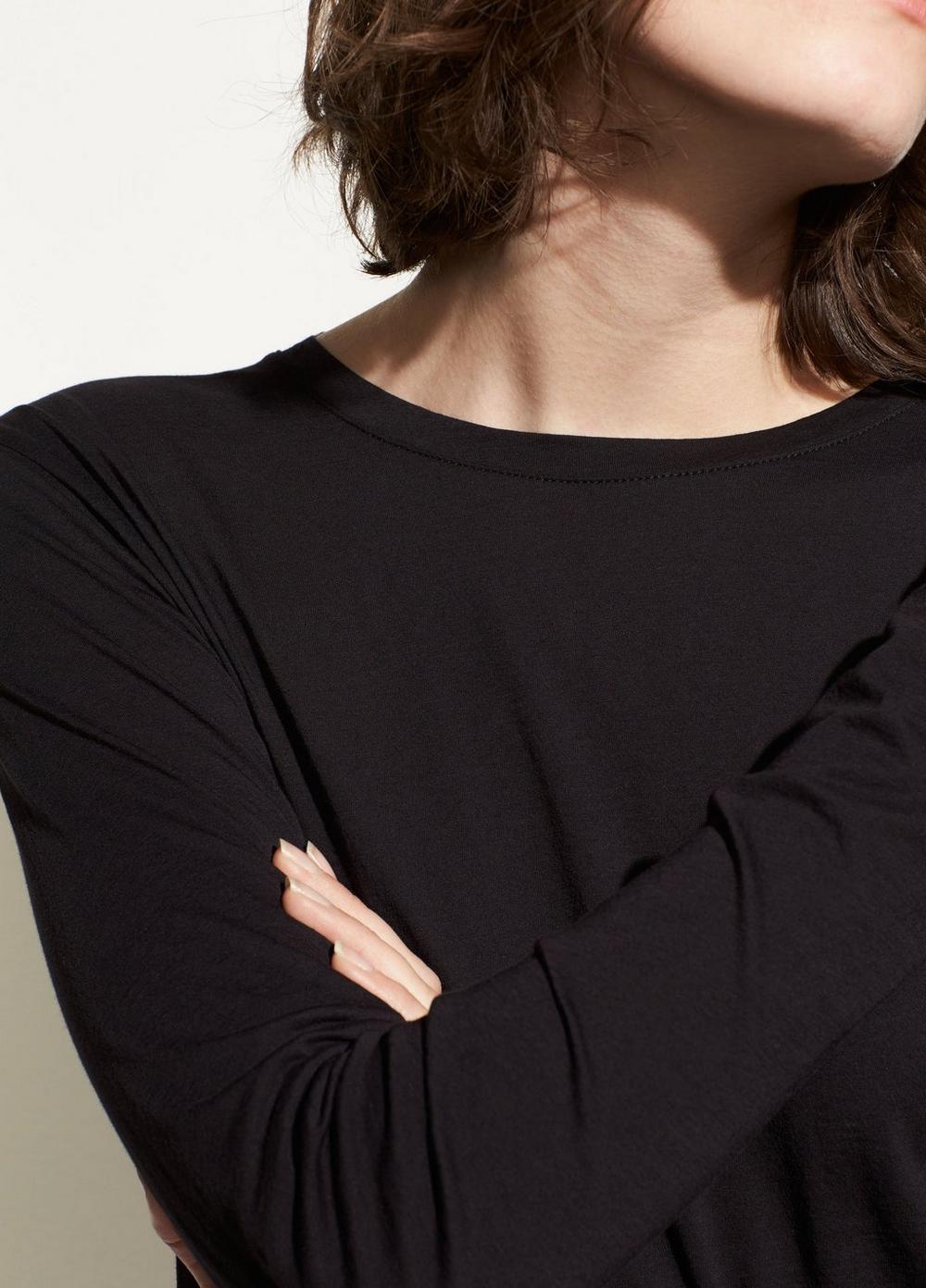 ESSENTIAL CREW LONG SLEEVED T-SHIRT